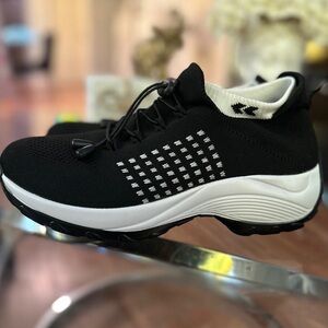 Black Women's Athletic Shoes